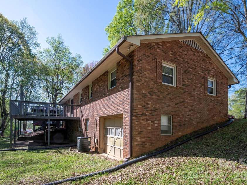 1336 Chinn Lane, Yadkinville, NC 27055.  MLS# CAR4369727, YatesRealty ID 14060. 