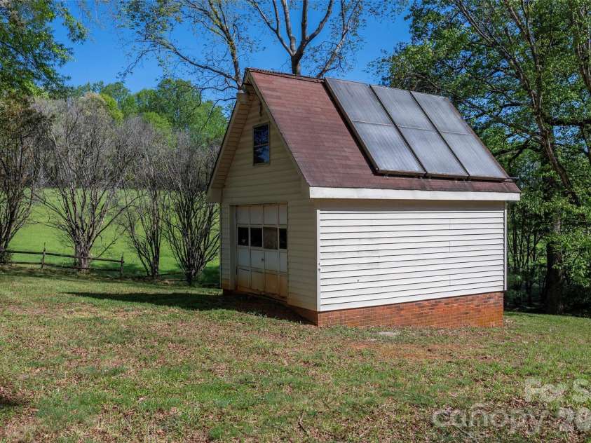 1336 Chinn Lane, Yadkinville, NC 27055.  MLS# CAR4369727, YatesRealty ID 14060. 