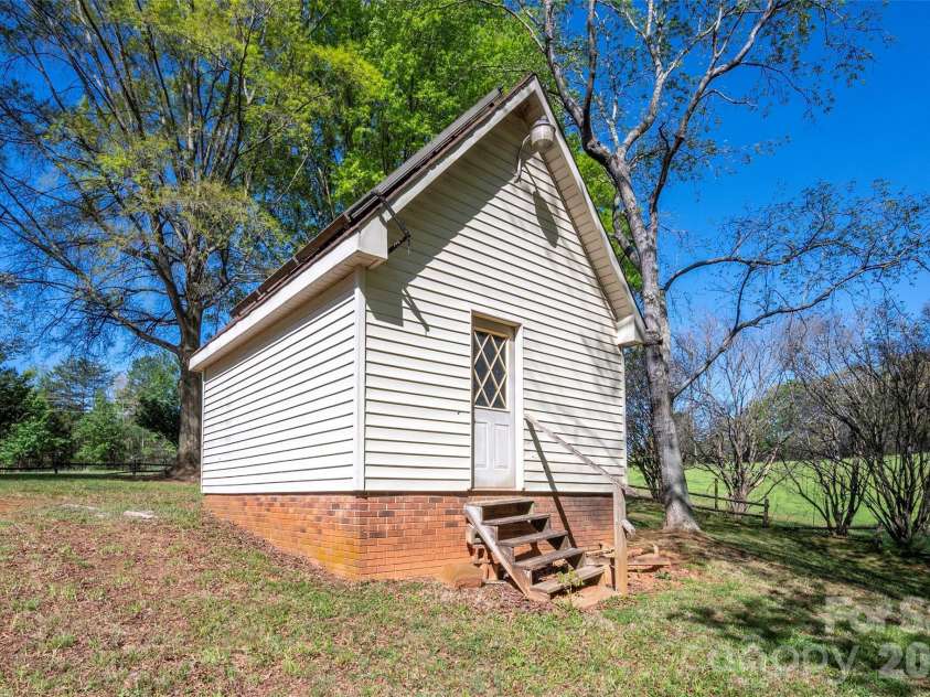1336 Chinn Lane, Yadkinville, NC 27055.  MLS# CAR4369727, YatesRealty ID 14060. 