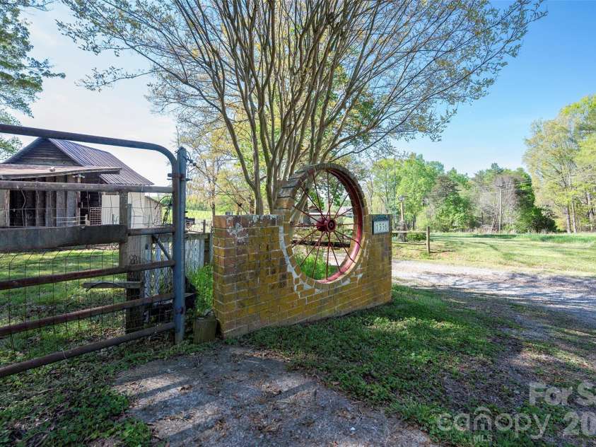 1336 Chinn Lane, Yadkinville, NC 27055.  MLS# CAR4369727, YatesRealty ID 14060. 