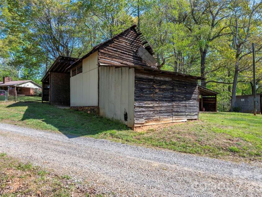 1336 Chinn Lane, Yadkinville, NC 27055.  MLS# CAR4369727, YatesRealty ID 14060. 