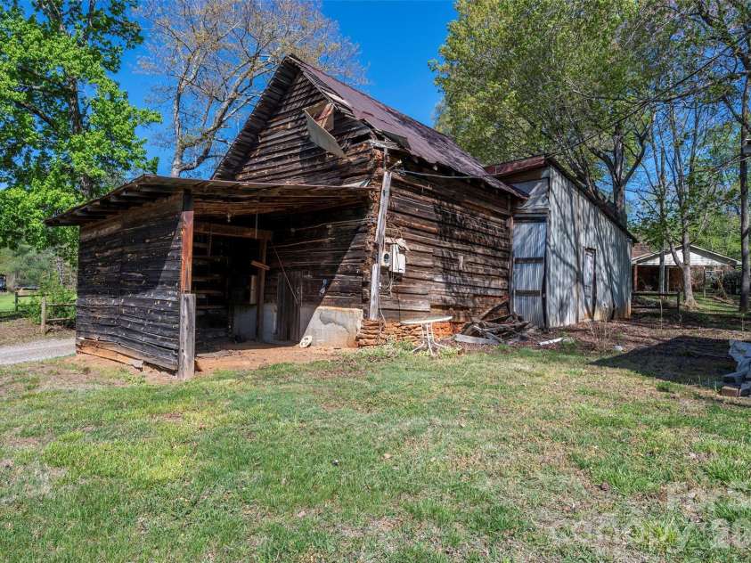 1336 Chinn Lane, Yadkinville, NC 27055.  MLS# CAR4369727, YatesRealty ID 14060. 