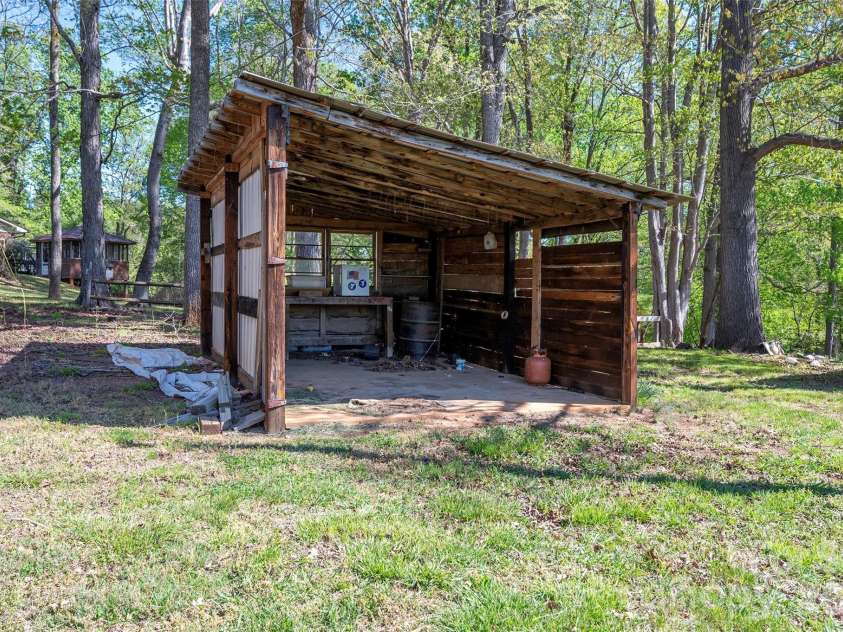 1336 Chinn Lane, Yadkinville, NC 27055.  MLS# CAR4369727, YatesRealty ID 14060. 