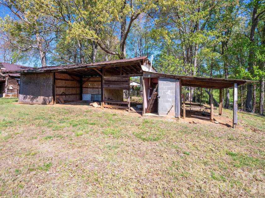 1336 Chinn Lane, Yadkinville, NC 27055.  MLS# CAR4369727, YatesRealty ID 14060. 