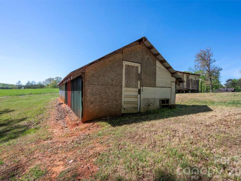 1336 Chinn Lane, Yadkinville, NC 27055.  MLS# CAR4369727, YatesRealty ID 14060. 