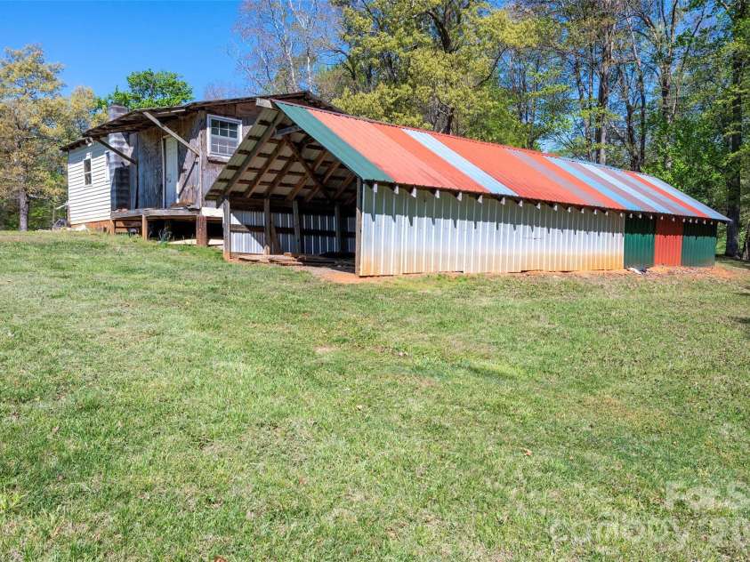 1336 Chinn Lane, Yadkinville, NC 27055.  MLS# CAR4369727, YatesRealty ID 14060. 