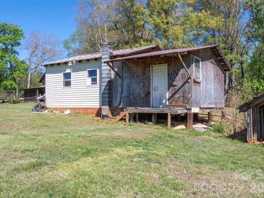 1336 Chinn Lane, Yadkinville, NC 27055.  MLS# CAR4369727, YatesRealty ID 14060. 