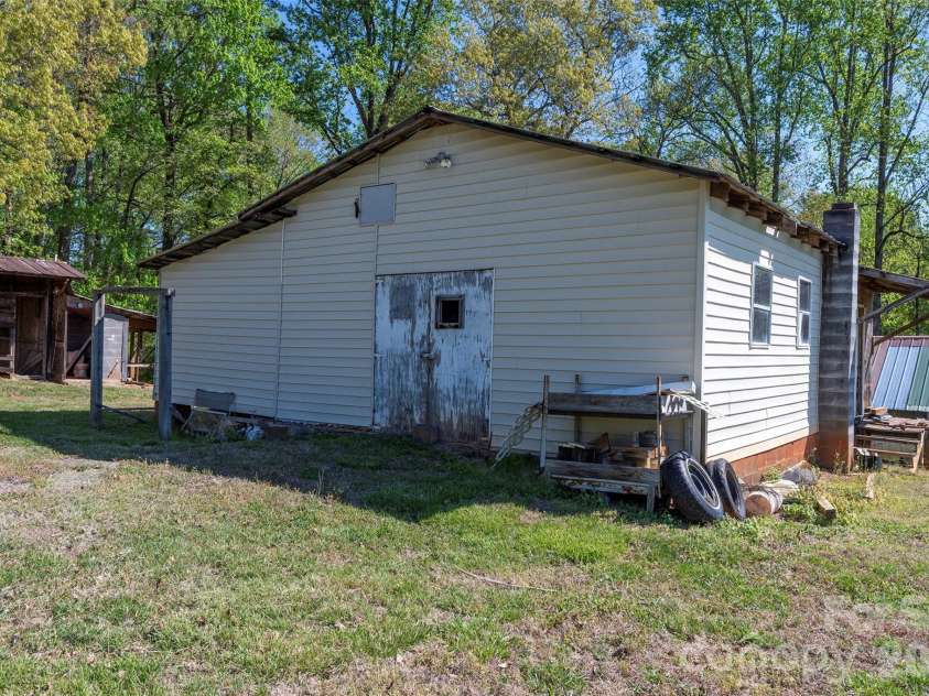 1336 Chinn Lane, Yadkinville, NC 27055.  MLS# CAR4369727, YatesRealty ID 14060. 