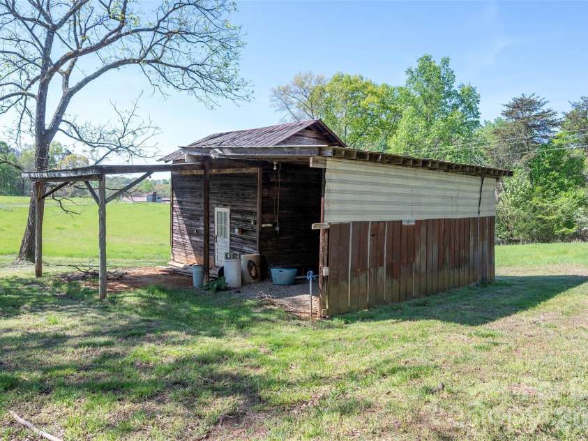 1336 Chinn Lane, Yadkinville, NC 27055.  MLS# CAR4369727, YatesRealty ID 14060. 