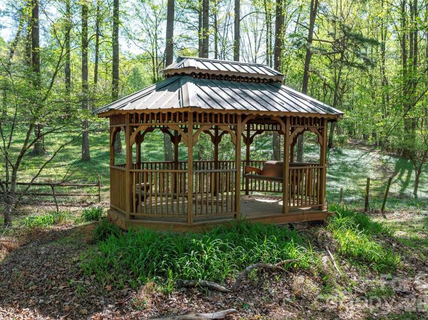 1336 Chinn Lane, Yadkinville, NC 27055.  MLS# CAR4369727, YatesRealty ID 14060. 
