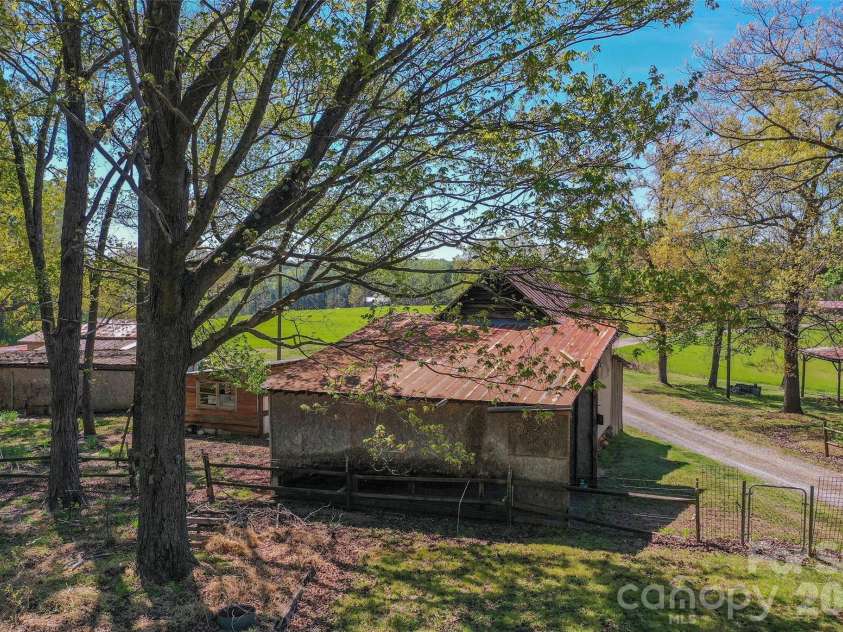 1336 Chinn Lane, Yadkinville, NC 27055.  MLS# CAR4369727, YatesRealty ID 14060. 