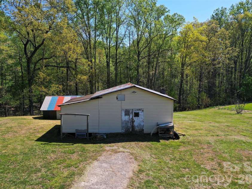 1336 Chinn Lane, Yadkinville, NC 27055.  MLS# CAR4369727, YatesRealty ID 14060. 