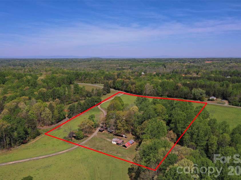1336 Chinn Lane, Yadkinville, NC 27055.  MLS# CAR4369727, YatesRealty ID 14060. 