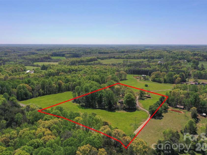 1336 Chinn Lane, Yadkinville, NC 27055.  MLS# CAR4369727, YatesRealty ID 14060. 