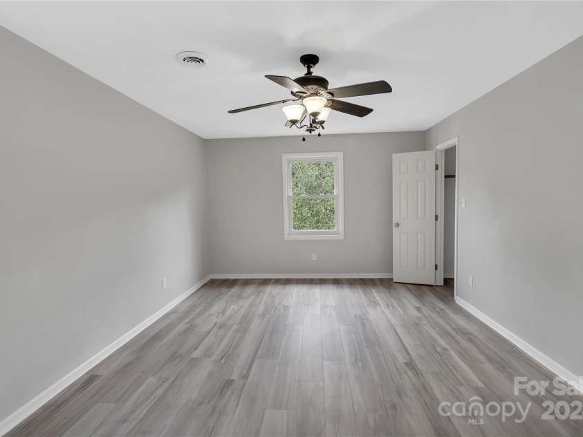 511 Colorado Trail, Lincolnton, NC 28092.  MLS# CAR4182973, YatesRealty ID 14060. 