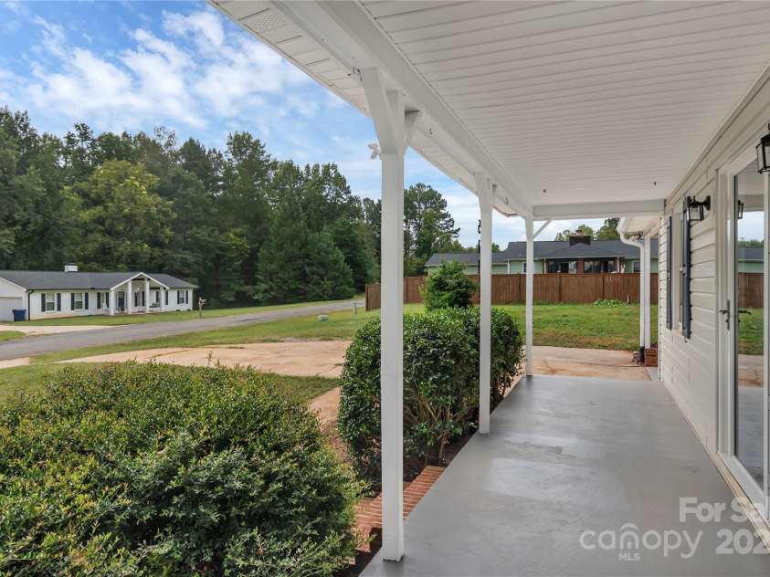 511 Colorado Trail, Lincolnton, NC 28092.  MLS# CAR4182973, YatesRealty ID 14060. 
