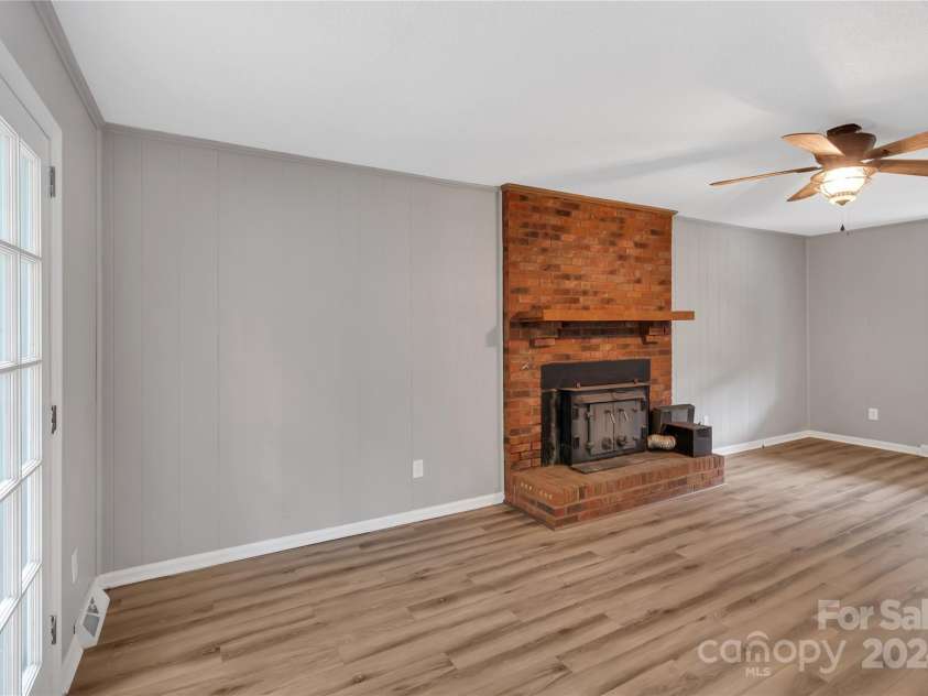 511 Colorado Trail, Lincolnton, NC 28092.  MLS# CAR4182973, YatesRealty ID 14060. 