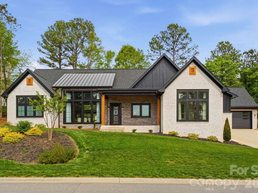 1462 Winged Foot Drive, Denver, NC 28037.  MLS# CAR4371870, YatesRealty ID 14061. 