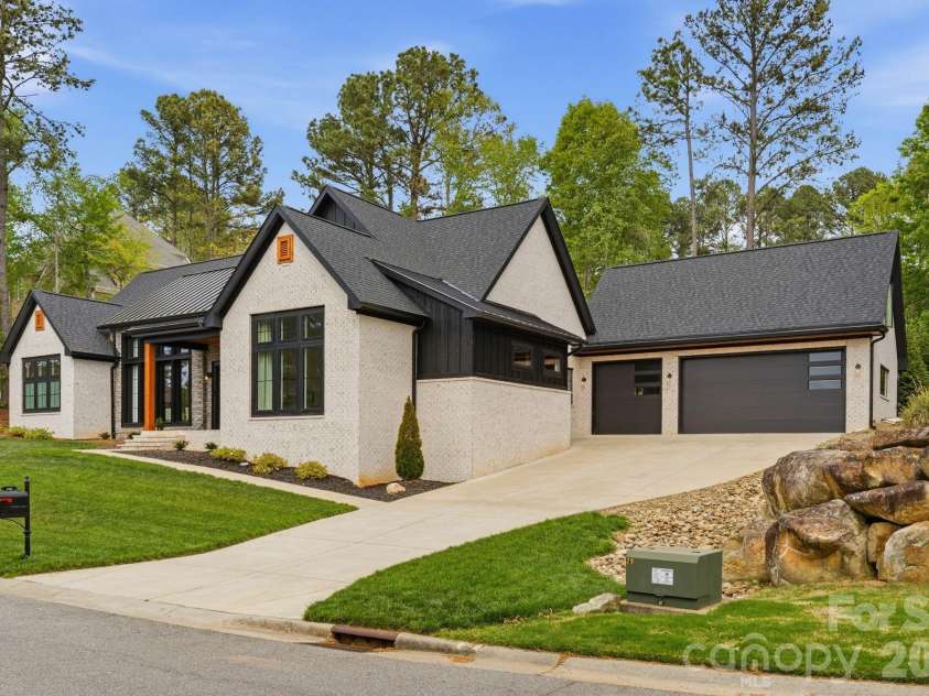 1462 Winged Foot Drive, Denver, NC 28037.  MLS# CAR4371870, YatesRealty ID 14061. 