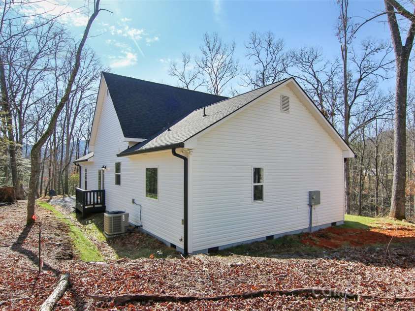 210 Oak Grove Road, Bryson City, NC 28713.  MLS# CAR4293281, YatesRealty ID 14062. 