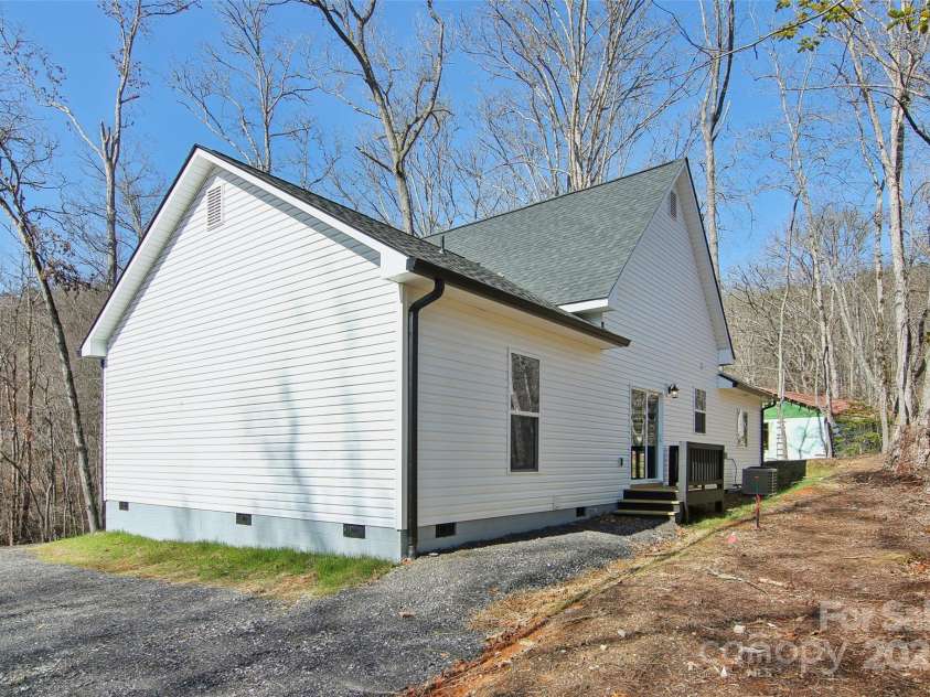 210 Oak Grove Road, Bryson City, NC 28713.  MLS# CAR4293281, YatesRealty ID 14062. 