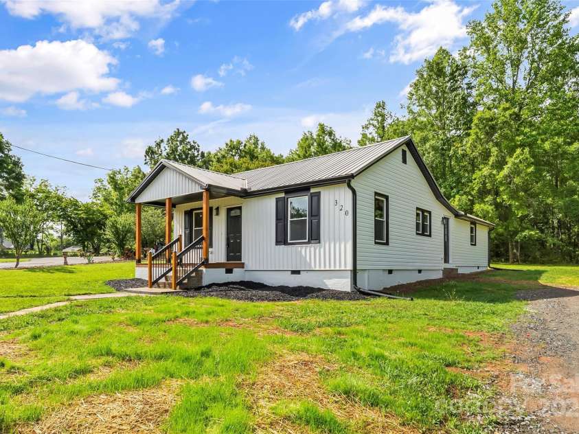 320 Pine Street, Maiden, NC 28650.  MLS# CAR4260600, YatesRealty ID 14063. 