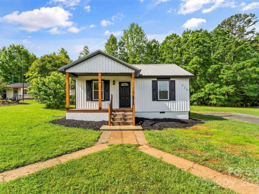 320 Pine Street, Maiden, NC 28650.  MLS# CAR4260600, YatesRealty ID 14063. 