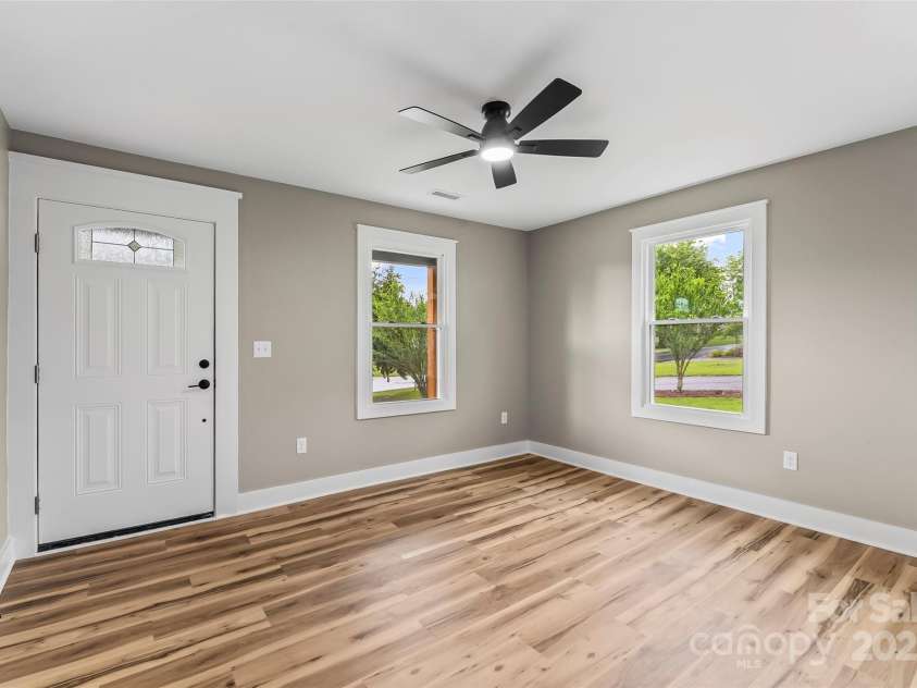 320 Pine Street, Maiden, NC 28650.  MLS# CAR4260600, YatesRealty ID 14063. 