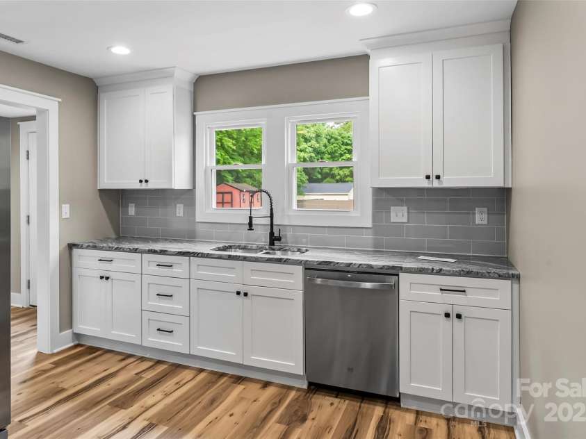 320 Pine Street, Maiden, NC 28650.  MLS# CAR4260600, YatesRealty ID 14063. 