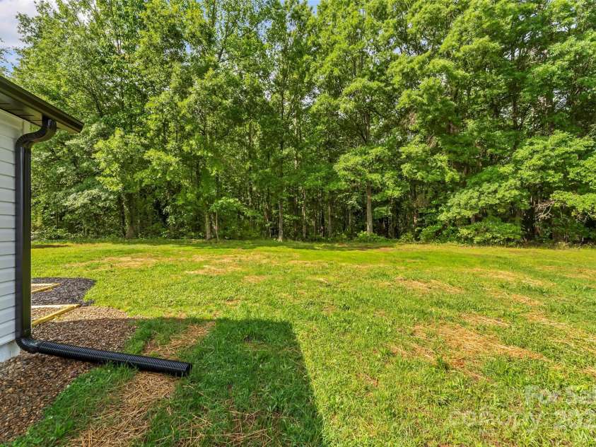 320 Pine Street, Maiden, NC 28650.  MLS# CAR4260600, YatesRealty ID 14063. 