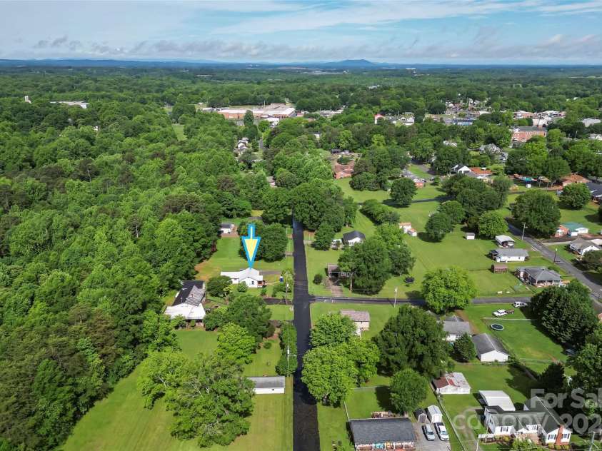 320 Pine Street, Maiden, NC 28650.  MLS# CAR4260600, YatesRealty ID 14063. 