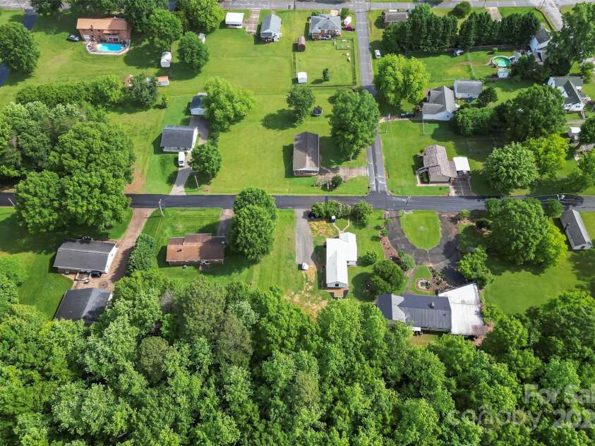 320 Pine Street, Maiden, NC 28650.  MLS# CAR4260600, YatesRealty ID 14063. 