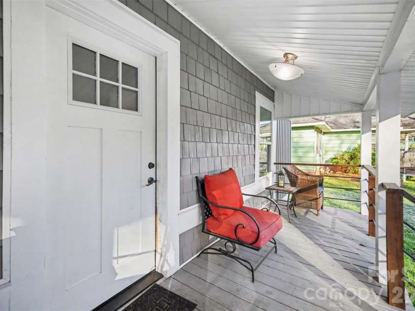 918 8th Street, Lancaster, SC 29720.  MLS# CAR4350449, YatesRealty ID 14063. Front Porch