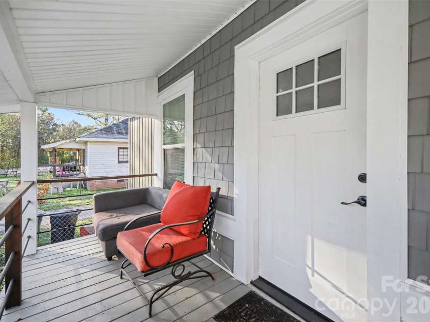 918 8th Street, Lancaster, SC 29720.  MLS# CAR4350449, YatesRealty ID 14063. Front Porch