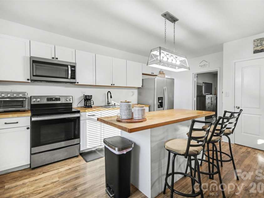 918 8th Street, Lancaster, SC 29720.  MLS# CAR4350449, YatesRealty ID 14063. Kitchen