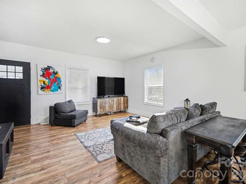 918 8th Street, Lancaster, SC 29720.  MLS# CAR4350449, YatesRealty ID 14063. Living Room