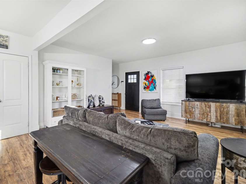 918 8th Street, Lancaster, SC 29720.  MLS# CAR4350449, YatesRealty ID 14063. Living Room
