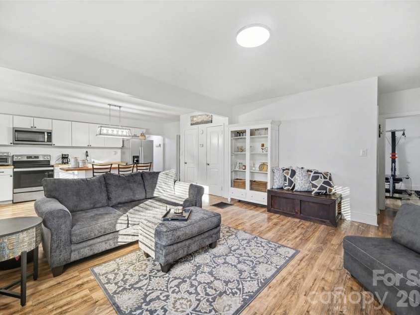 918 8th Street, Lancaster, SC 29720.  MLS# CAR4350449, YatesRealty ID 14063. Living Room into Kitchen