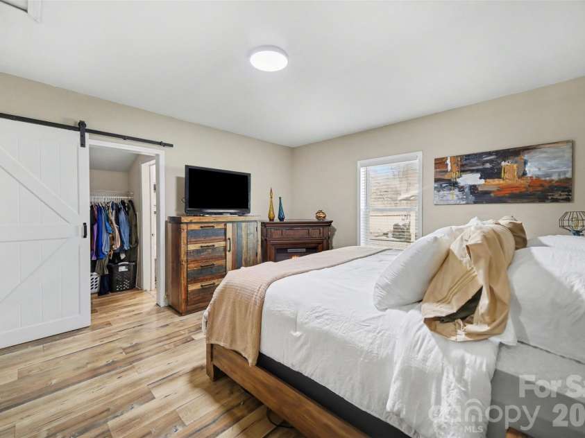 918 8th Street, Lancaster, SC 29720.  MLS# CAR4350449, YatesRealty ID 14063. Primary Bedroom