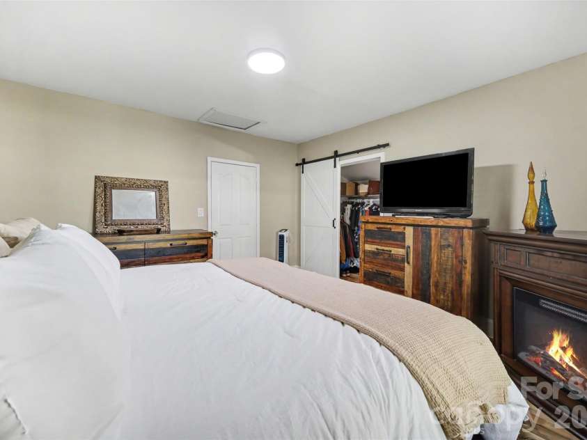 918 8th Street, Lancaster, SC 29720.  MLS# CAR4350449, YatesRealty ID 14063. Primary Bedroom