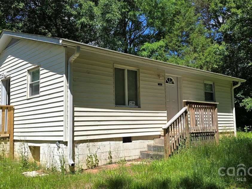 6653 Mountain Grove Road, Hickory, NC 28658.  MLS# CAR4260612, YatesRealty ID 14065. 