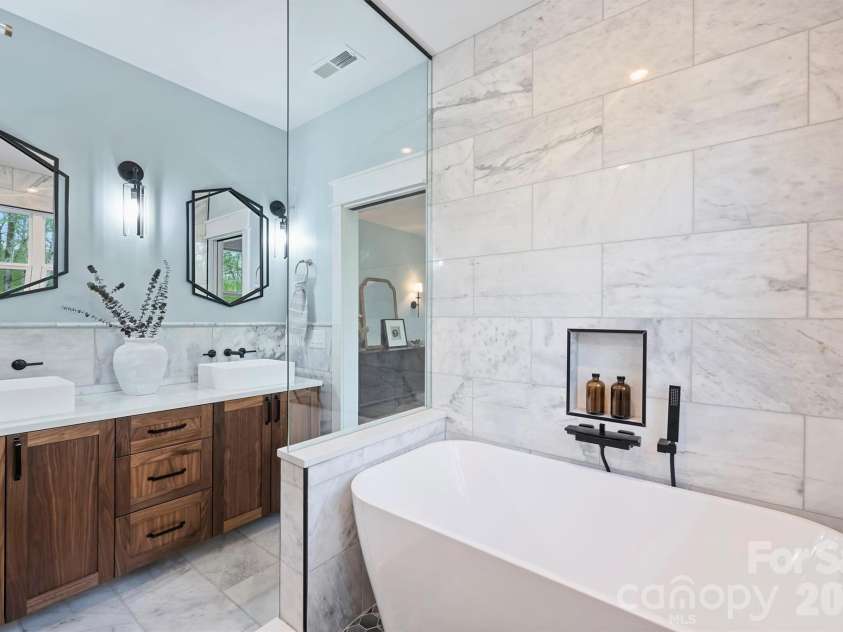 4001 Carmel Forest Drive, Charlotte, NC 28226.  MLS# CAR4369189, YatesRealty ID 14067. 