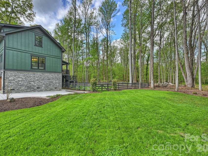 4001 Carmel Forest Drive, Charlotte, NC 28226.  MLS# CAR4369189, YatesRealty ID 14067. 