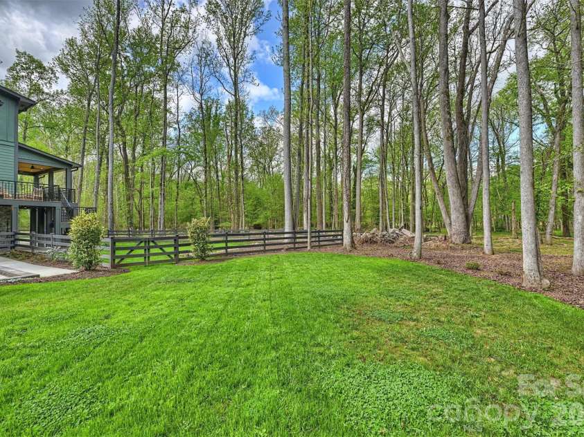 4001 Carmel Forest Drive, Charlotte, NC 28226.  MLS# CAR4369189, YatesRealty ID 14067. 
