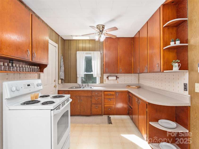 21 & 24 Betty Drive, Leicester, NC 28748.  MLS# CAR4260649, YatesRealty ID 14069. 