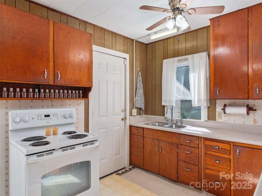 21 & 24 Betty Drive, Leicester, NC 28748.  MLS# CAR4260649, YatesRealty ID 14069. 