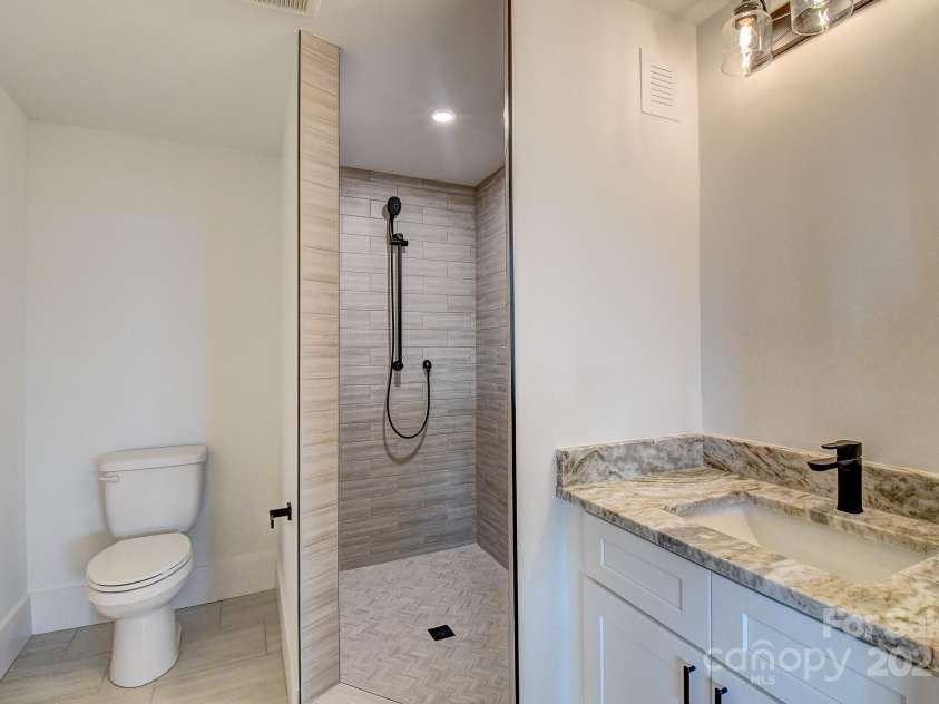 17 Skylar Lane, Mills River, NC 28759.  MLS# CAR4132888, YatesRealty ID 1407. 