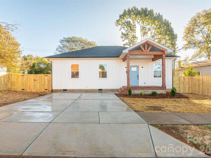719 Smith Street, Shelby, NC 28150.  MLS# CAR4312792, YatesRealty ID 1407. 