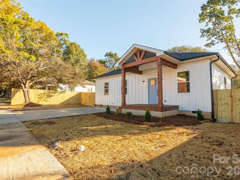 719 Smith Street, Shelby, NC 28150.  MLS# CAR4312792, YatesRealty ID 1407. 