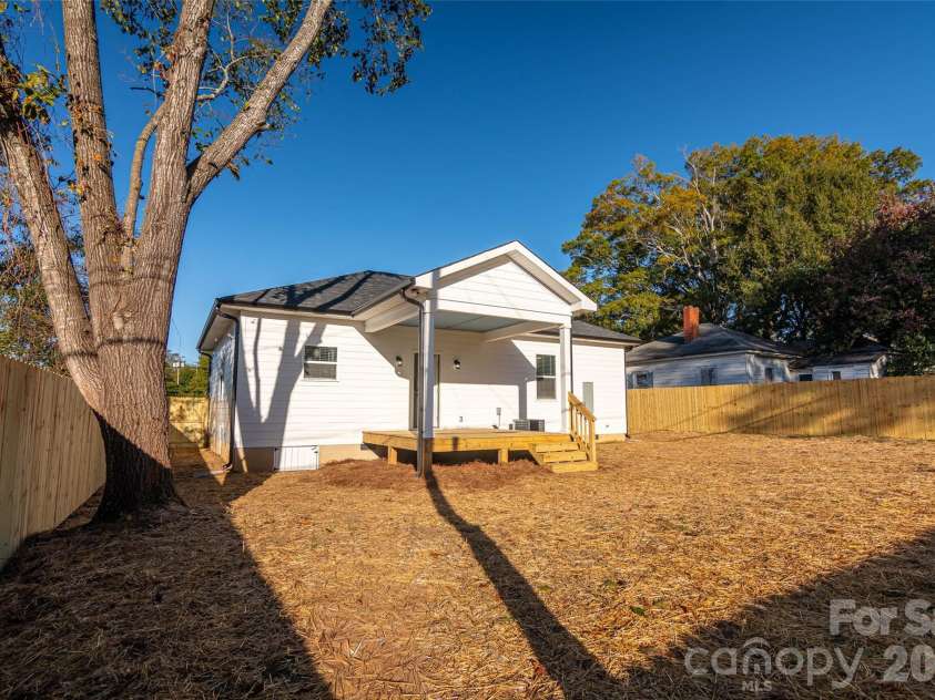 719 Smith Street, Shelby, NC 28150.  MLS# CAR4312792, YatesRealty ID 1407. 